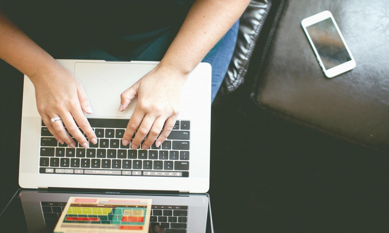 Professionelle Finanzanalyse und Budgetplanung im modernen Büro